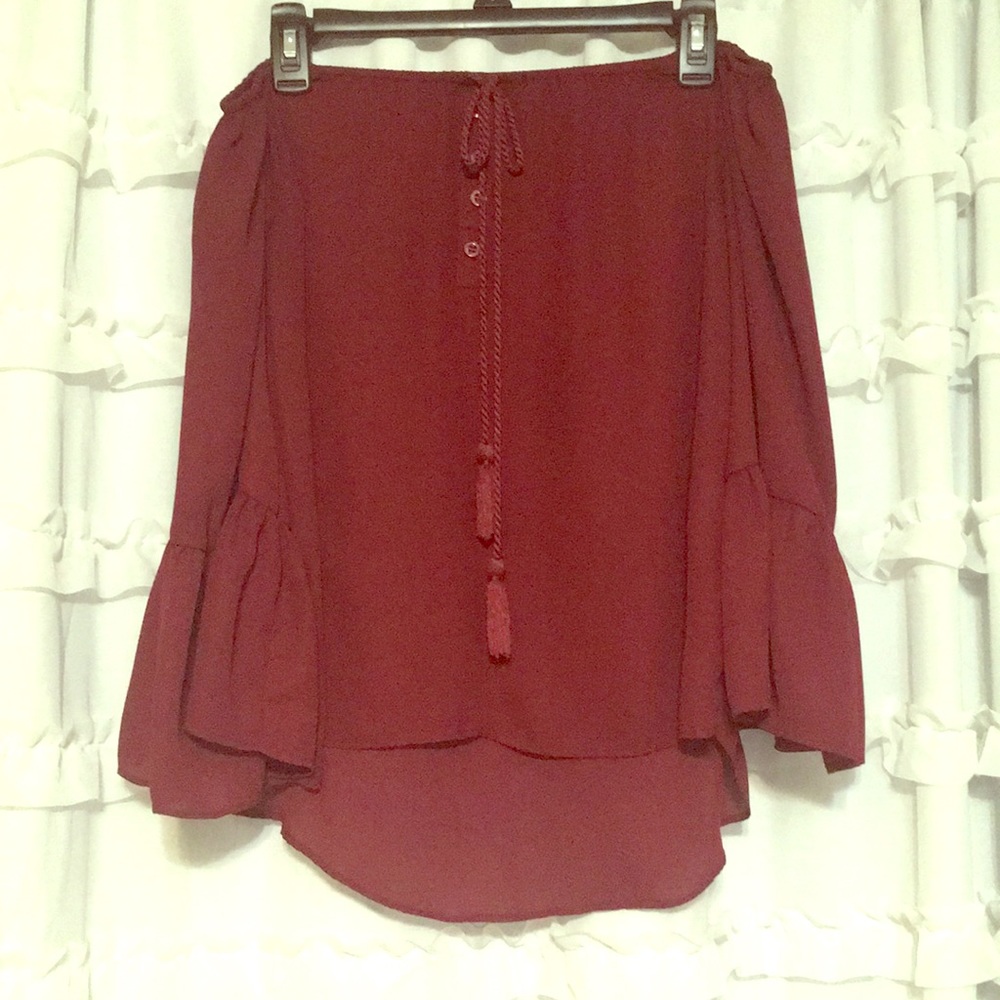 shoulders-less burgundy red top